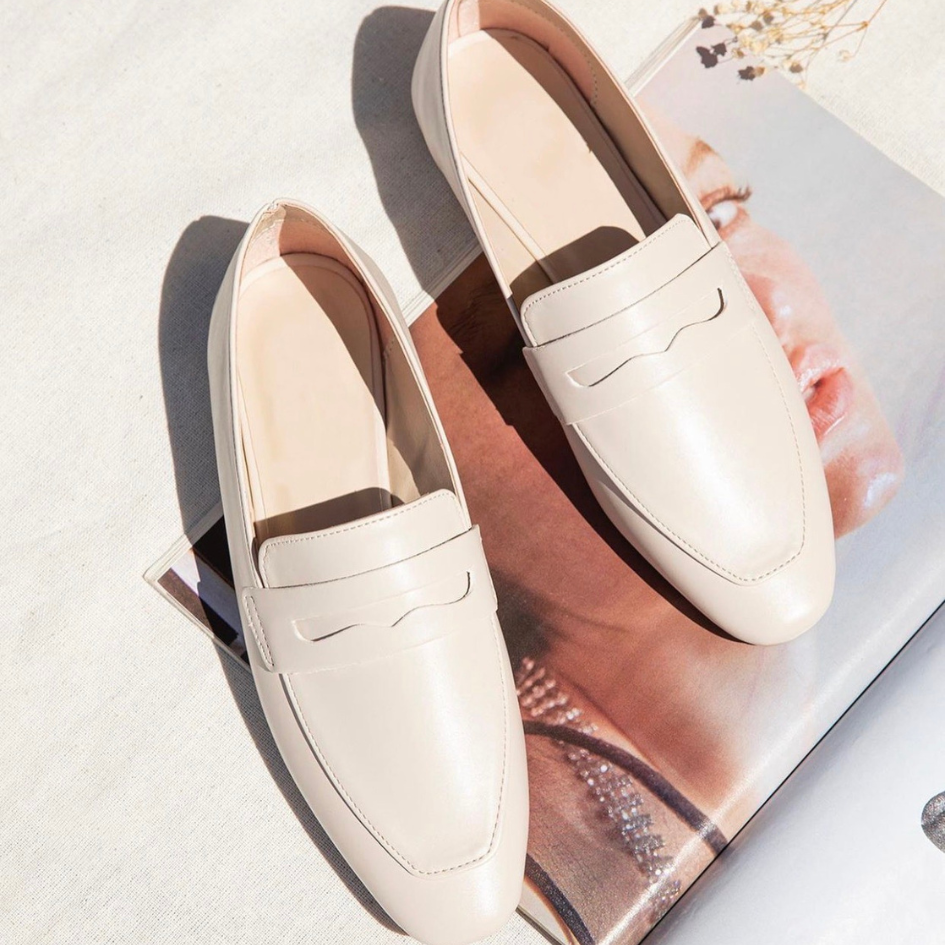 24 Sila Leather Loafers